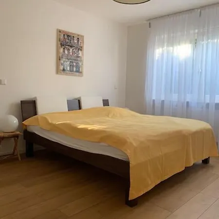 Helle Gemuetliche Mit 3 Und Terrasse, 80m2 Apartmán *